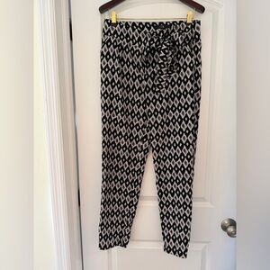 Forever 21 Black and White Abstract Diamond Print Top